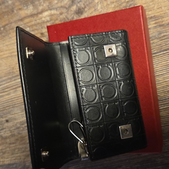 Salvatore Ferragomo Black Embossed Key Holder Wallet - Picture 15 of 17